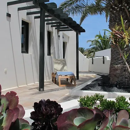 Apartment Goa Pool View, Playa Roca Sea Front Access - Free Ac - Wifi *