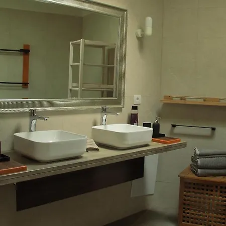 شقة Goa Pool View, Playa Roca Sea Front Access - Free Ac - Wifi كوستا تاغيسي