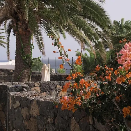 Goa Pool View, Playa Roca Sea Front Access - Free Ac - Wifi Apartmán