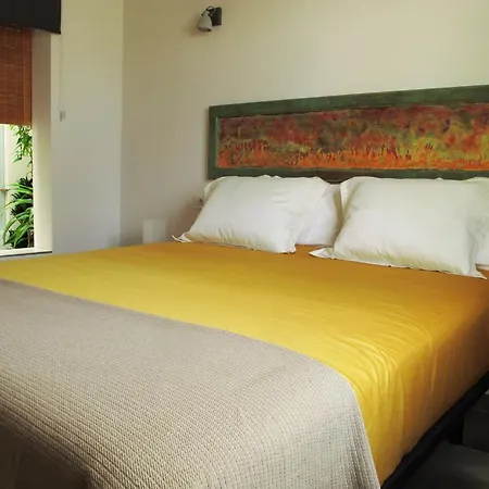شقة Goa Pool View, Playa Roca Sea Front Access - Free Ac - Wifi *