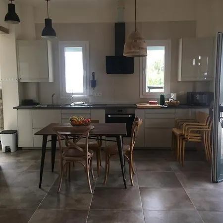 Goa Pool View, Playa Roca Sea Front Access - Free Ac - Wifi Apartmán Costa Teguise