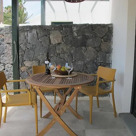 Goa Pool View, Playa Roca Sea Front Access - Free Ac - Wifi *